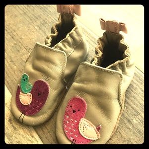 Robeez toddler soft-bottom shoes 💕
